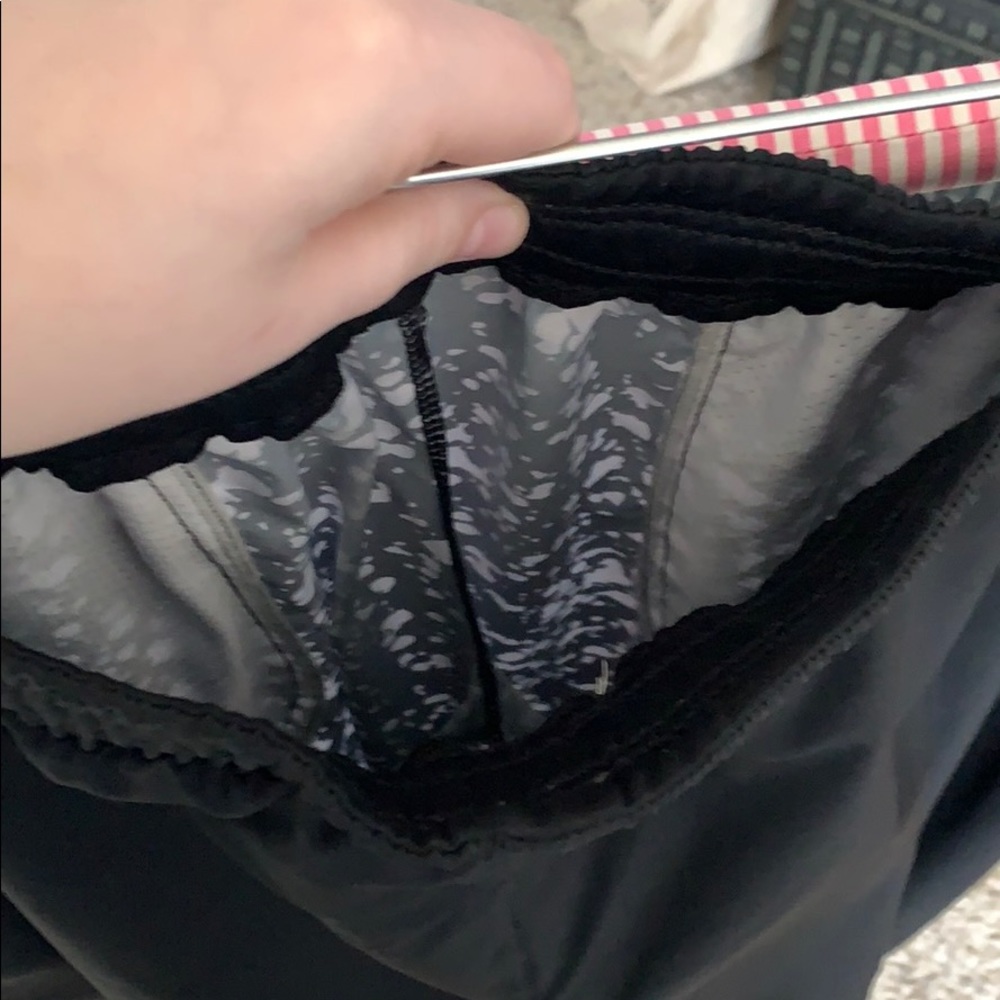 Fabletics patterned jogger capris - Picture 5 of 6